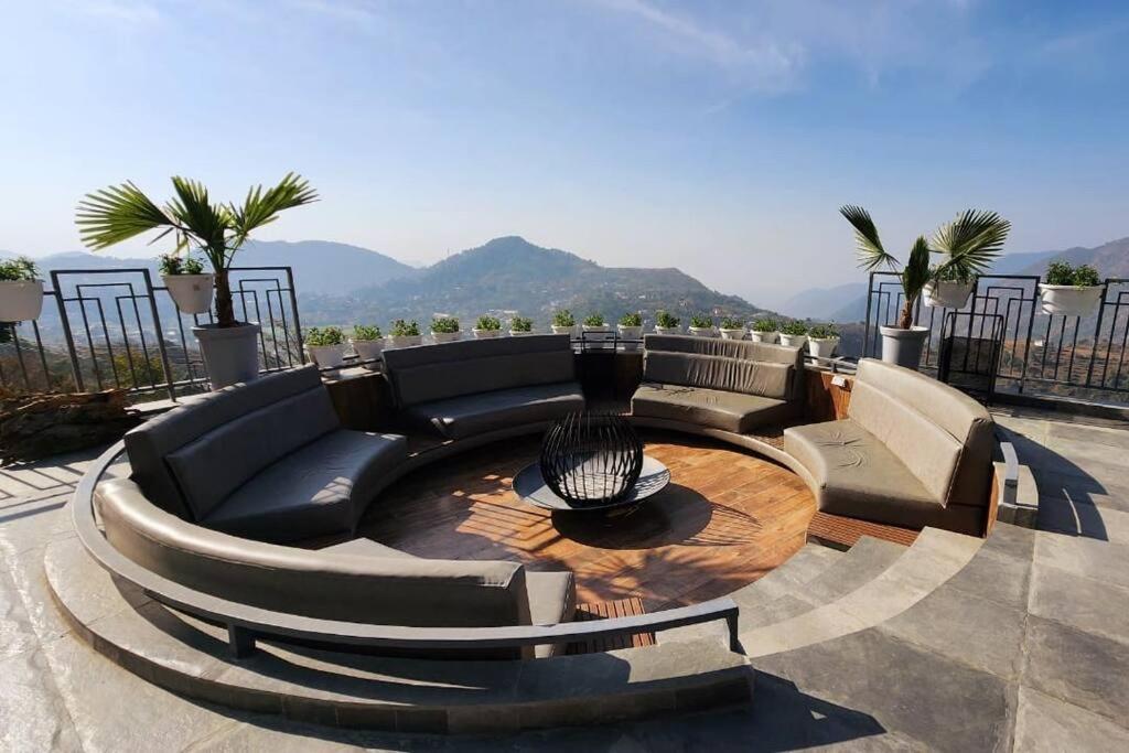 Whispering Pines Villa Bhīm Tāl Kültér fotó