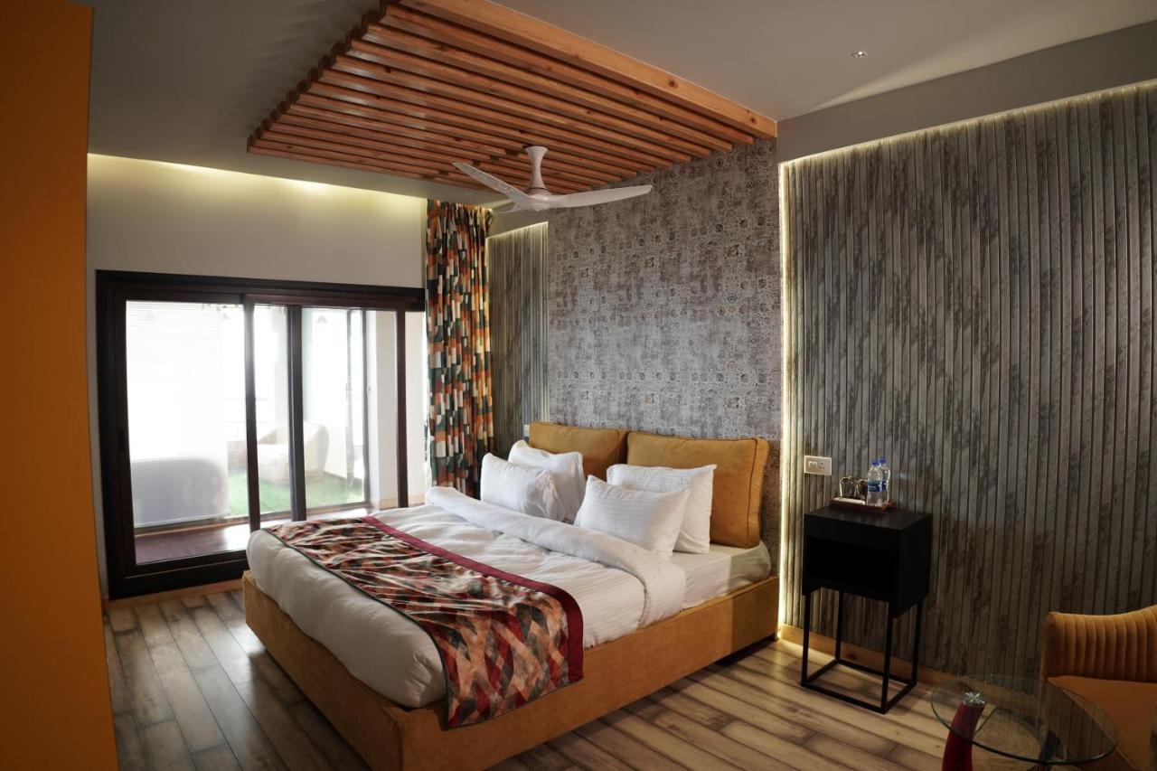 Whispering Pines Villa Bhīm Tāl Kültér fotó