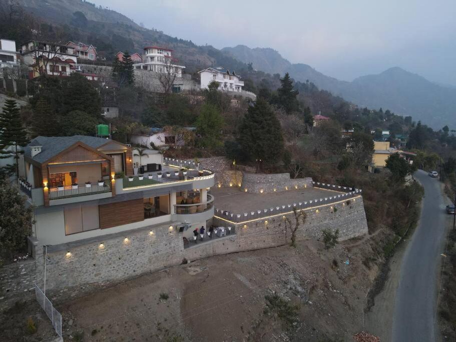 Whispering Pines Villa Bhīm Tāl Kültér fotó