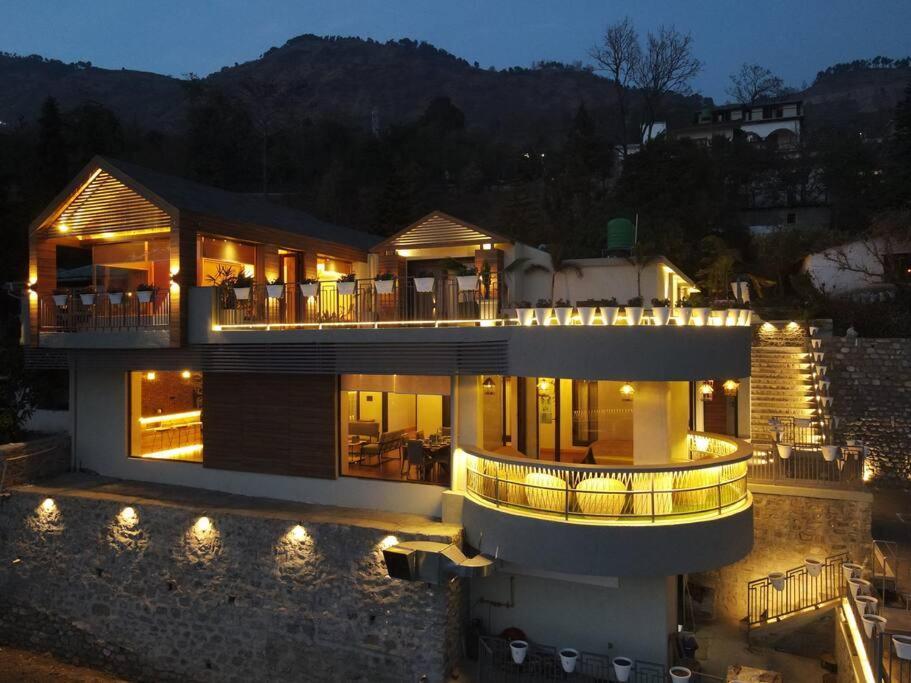 Whispering Pines Villa Bhīm Tāl Kültér fotó