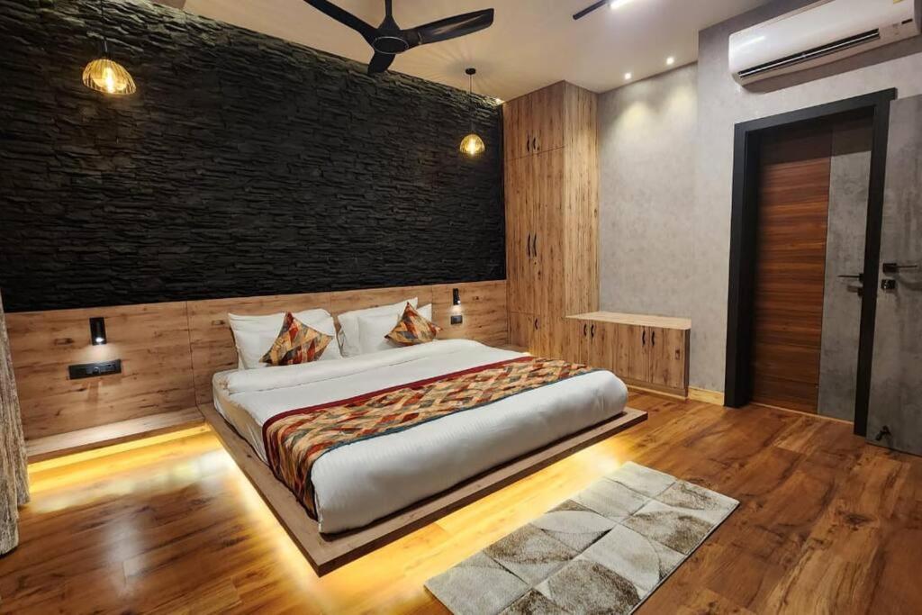 Whispering Pines Villa Bhīm Tāl Kültér fotó