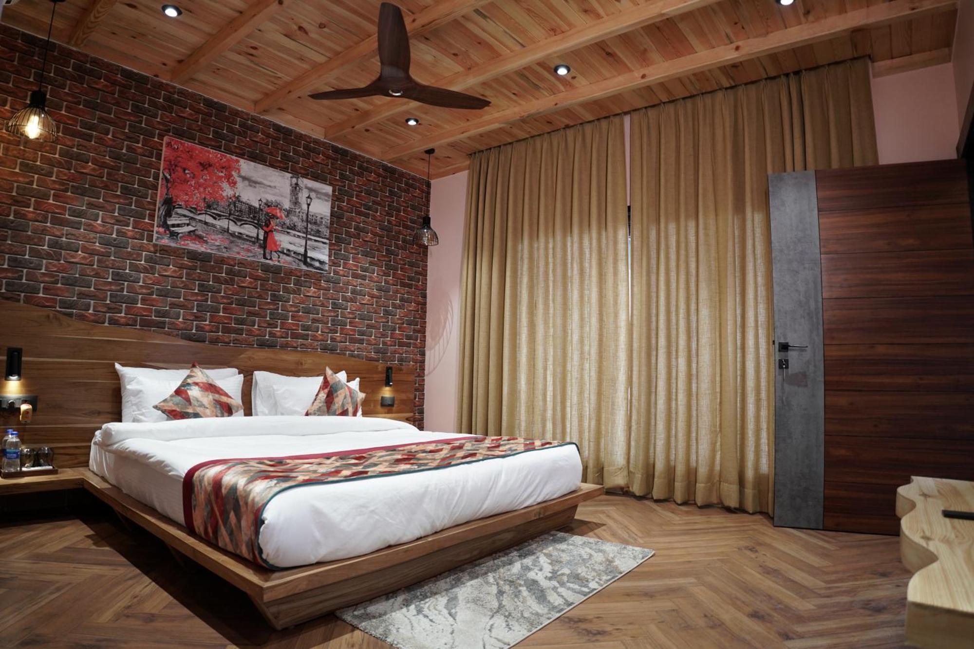 Whispering Pines Villa Bhīm Tāl Kültér fotó